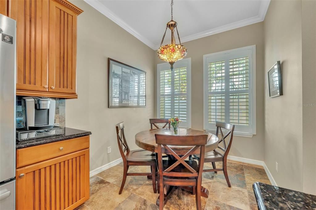 合同活跃: $995,000 (3 贝兹, 2 浴室, 2486 平方英尺)