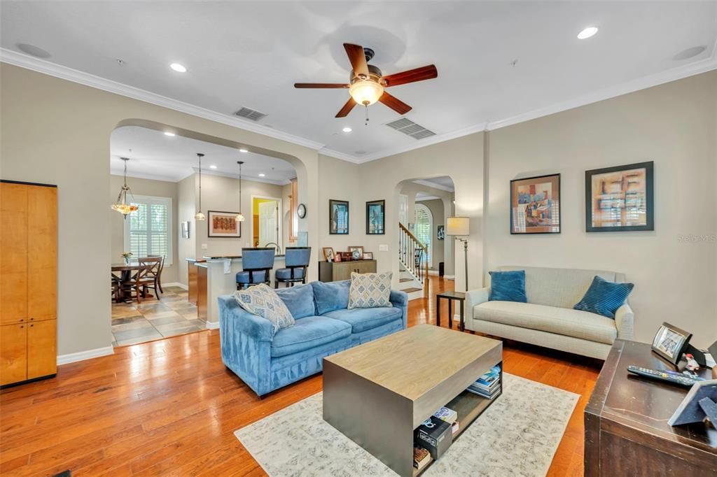 合同活跃: $995,000 (3 贝兹, 2 浴室, 2486 平方英尺)