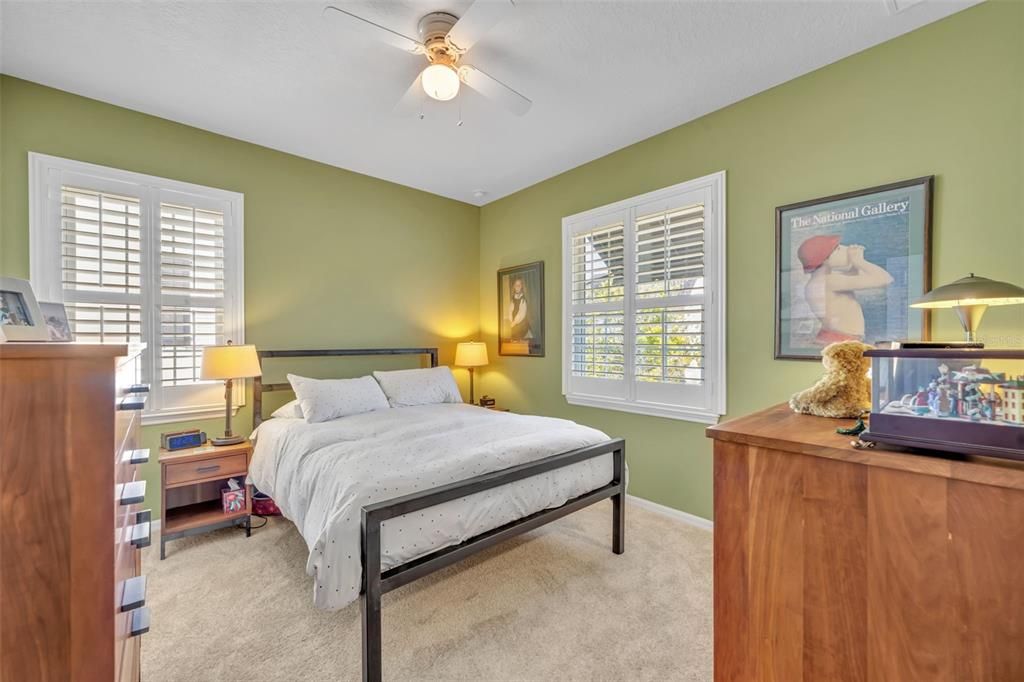 合同活跃: $995,000 (3 贝兹, 2 浴室, 2486 平方英尺)