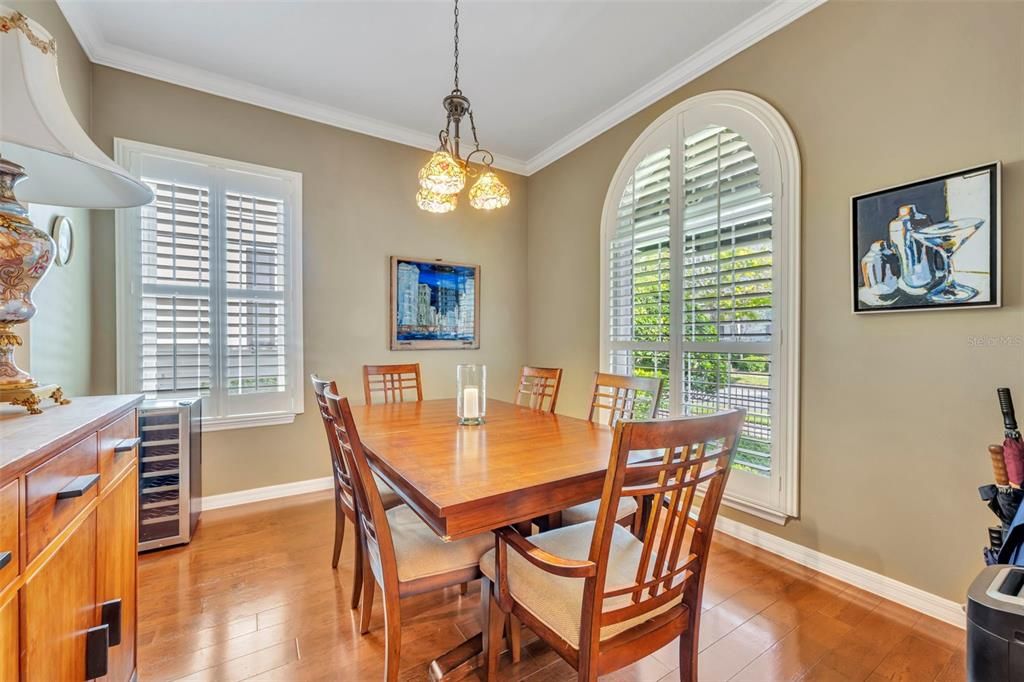 合同活跃: $995,000 (3 贝兹, 2 浴室, 2486 平方英尺)