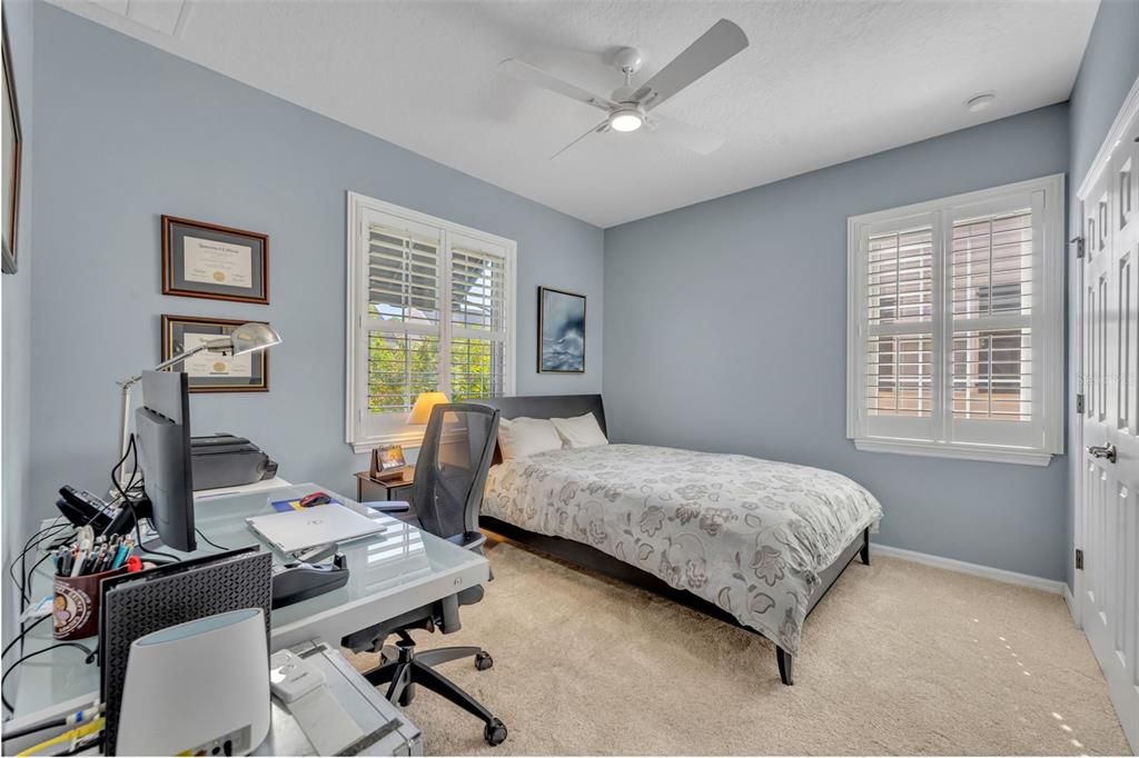 合同活跃: $995,000 (3 贝兹, 2 浴室, 2486 平方英尺)