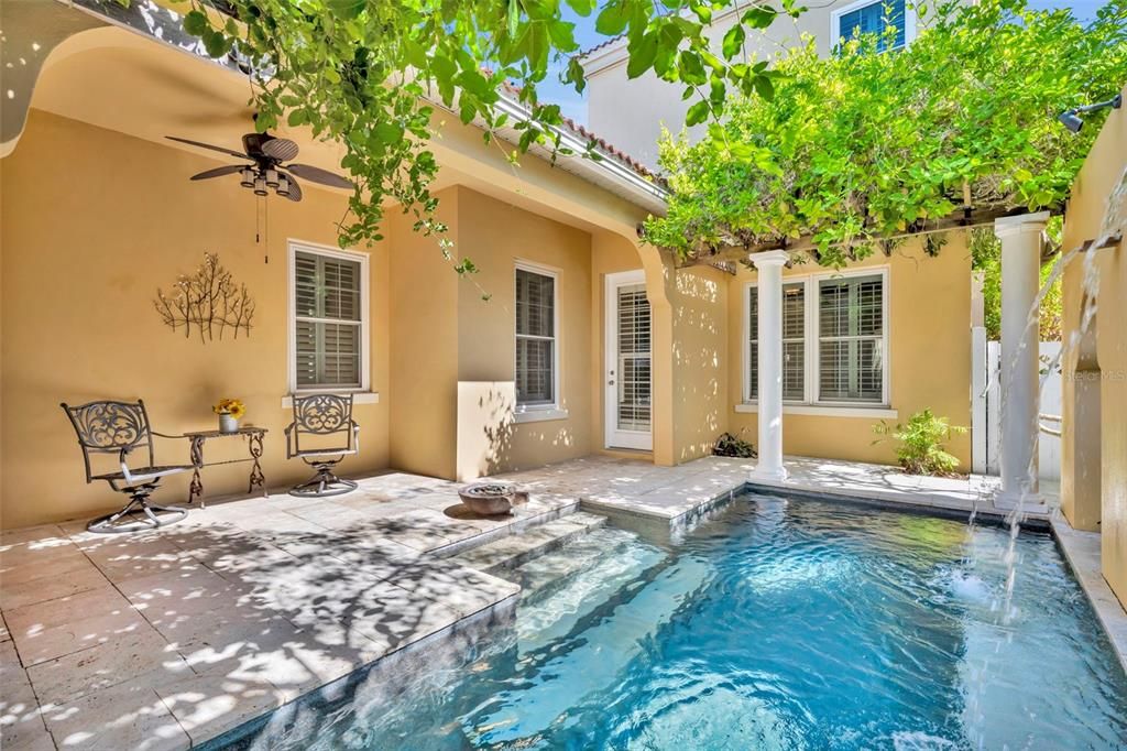 合同活跃: $995,000 (3 贝兹, 2 浴室, 2486 平方英尺)