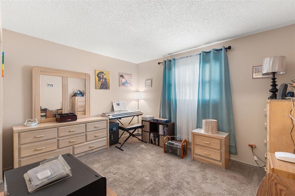 Active With Contract: $380,000 (3 beds, 2 baths, 1537 Square Feet)