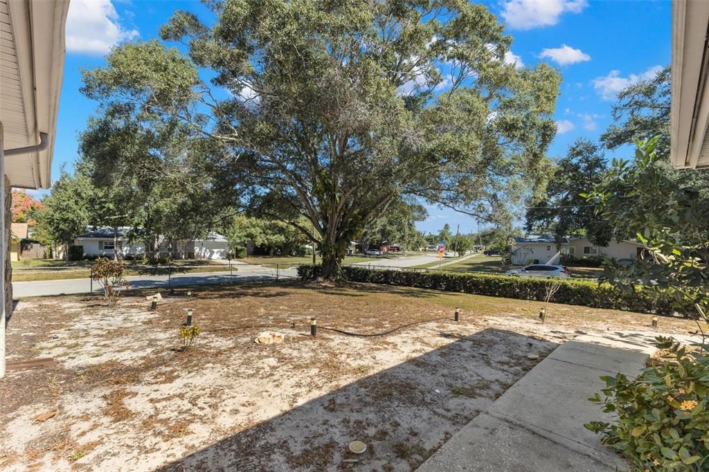 Active With Contract: $380,000 (3 beds, 2 baths, 1537 Square Feet)