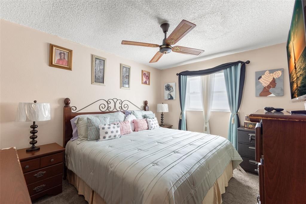 Active With Contract: $380,000 (3 beds, 2 baths, 1537 Square Feet)