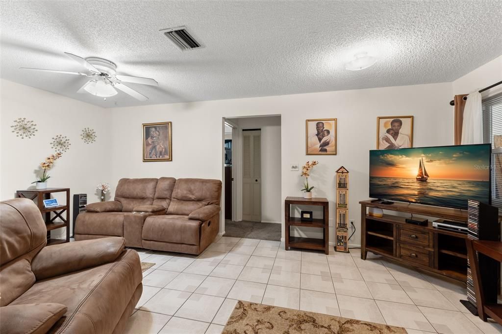 Active With Contract: $380,000 (3 beds, 2 baths, 1537 Square Feet)