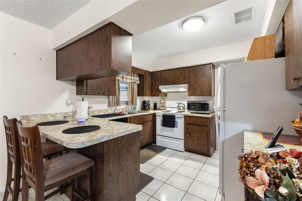 Active With Contract: $380,000 (3 beds, 2 baths, 1537 Square Feet)
