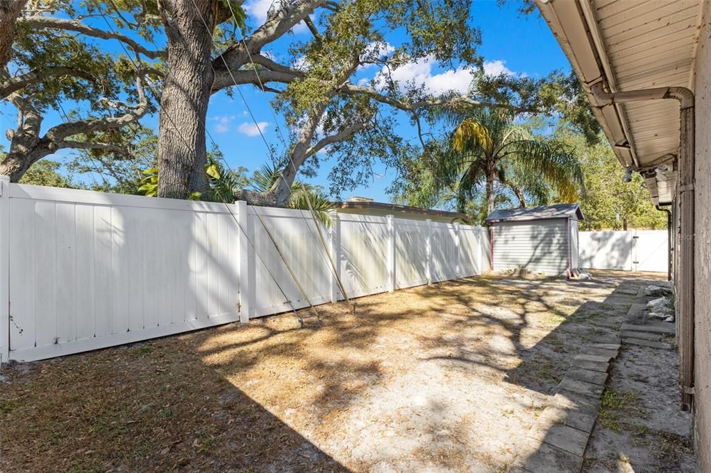 Active With Contract: $380,000 (3 beds, 2 baths, 1537 Square Feet)