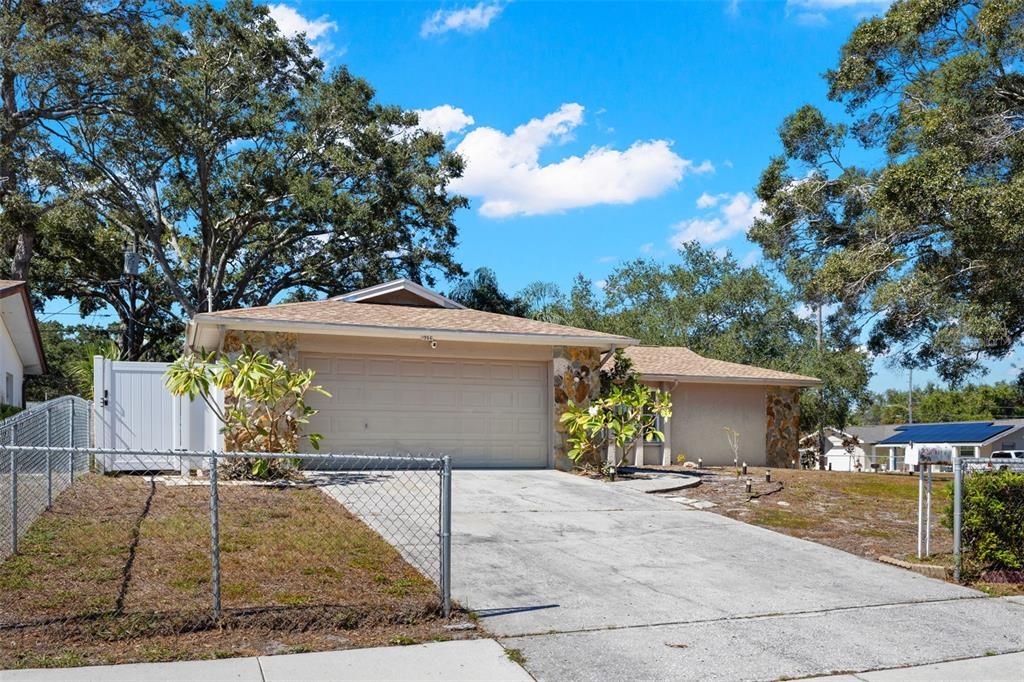 Active With Contract: $380,000 (3 beds, 2 baths, 1537 Square Feet)