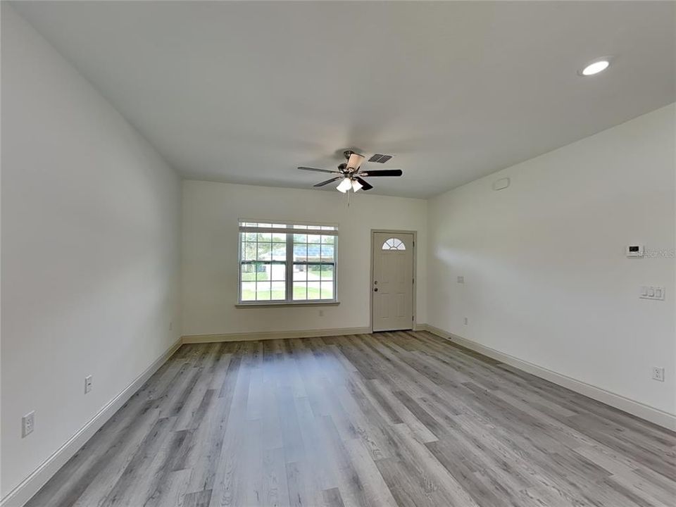 For Rent: $1,695 (4 beds, 2 baths, 1551 Square Feet)