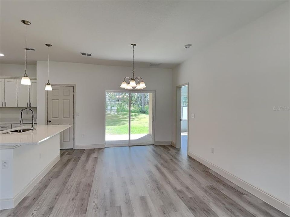 For Rent: $1,695 (4 beds, 2 baths, 1551 Square Feet)