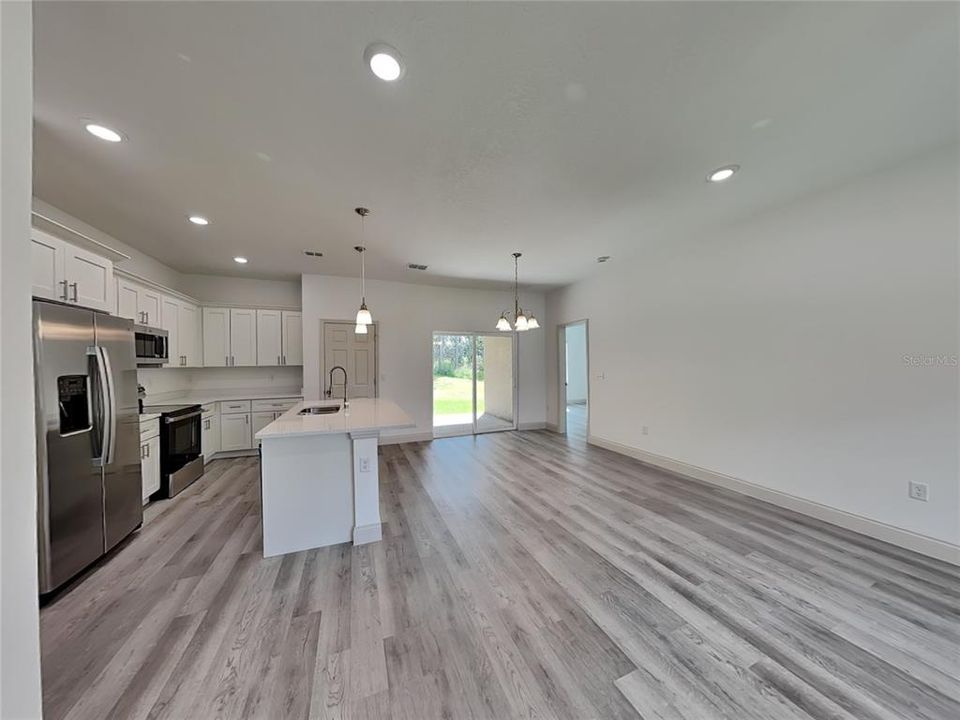 For Rent: $1,695 (4 beds, 2 baths, 1551 Square Feet)