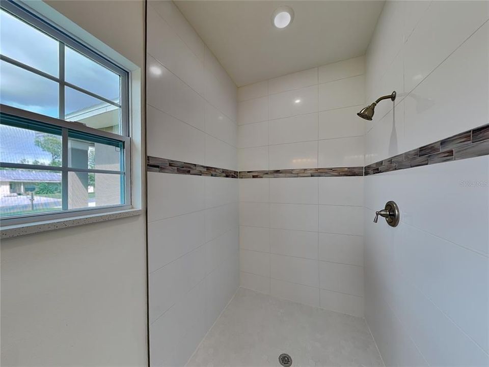 For Rent: $1,695 (4 beds, 2 baths, 1551 Square Feet)