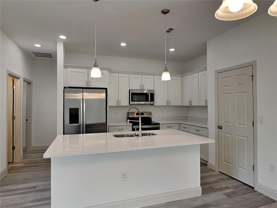 For Rent: $1,695 (4 beds, 2 baths, 1551 Square Feet)