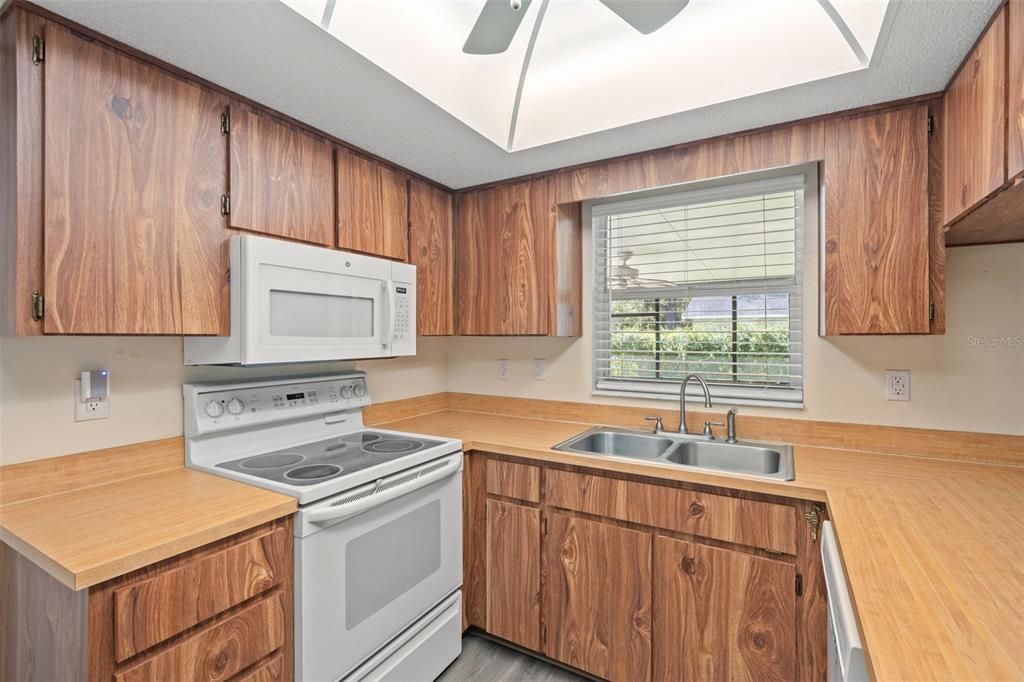 待售: $249,900 (2 贝兹, 2 浴室, 1144 平方英尺)