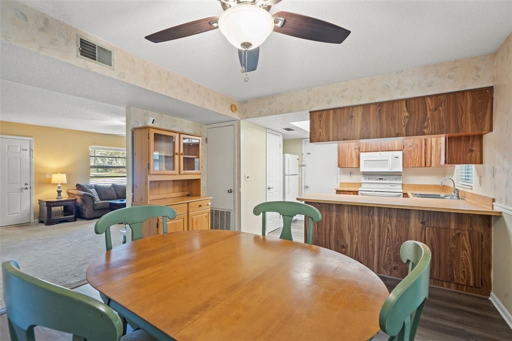 待售: $249,900 (2 贝兹, 2 浴室, 1144 平方英尺)