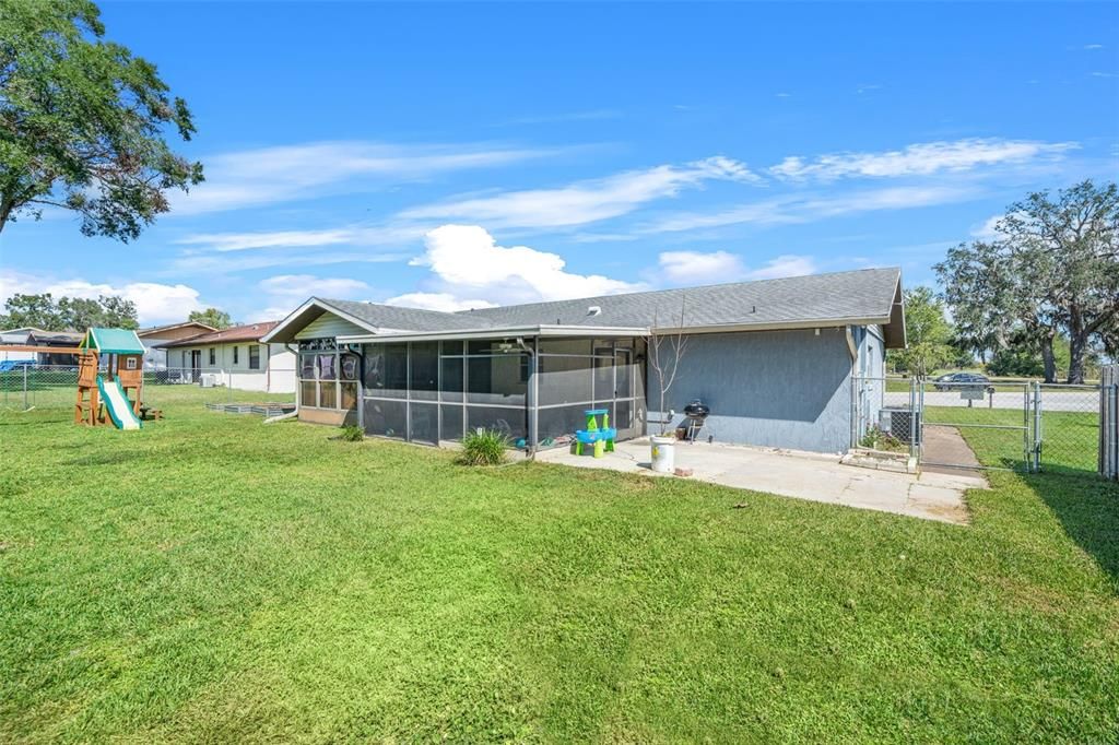 待售: $249,900 (2 贝兹, 2 浴室, 1144 平方英尺)