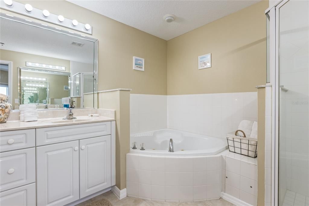 For Sale: $430,000 (3 beds, 2 baths, 1600 Square Feet)