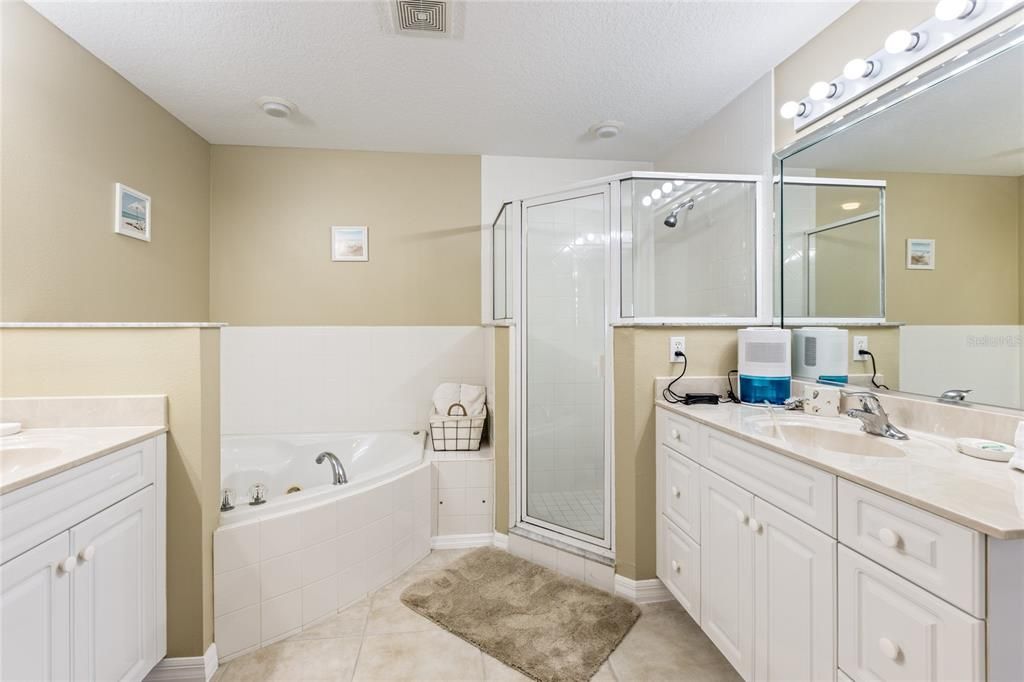 For Sale: $430,000 (3 beds, 2 baths, 1600 Square Feet)