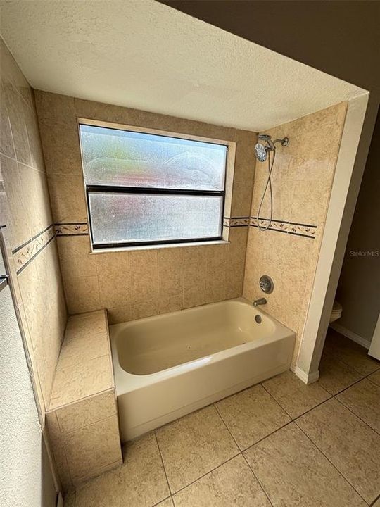 For Rent: $1,850 (3 beds, 2 baths, 1940 Square Feet)