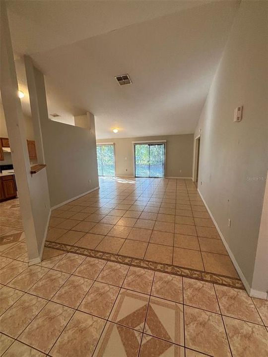 For Rent: $1,850 (3 beds, 2 baths, 1940 Square Feet)