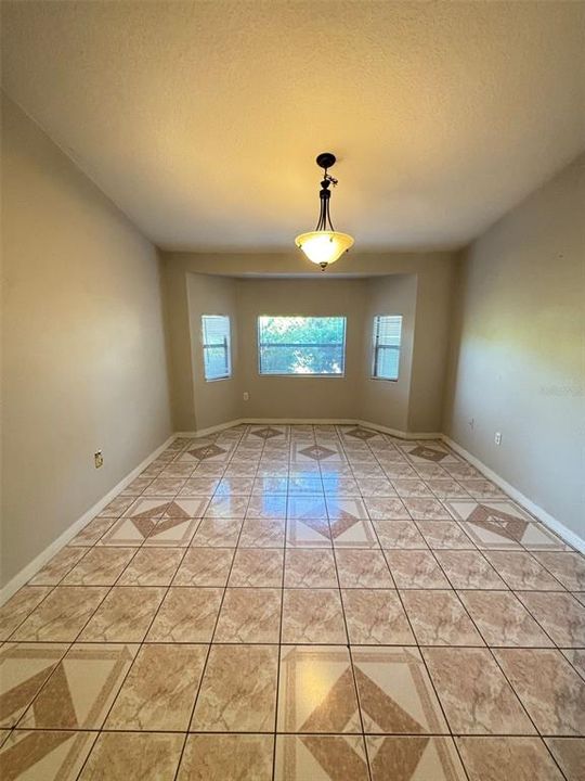 For Rent: $1,850 (3 beds, 2 baths, 1940 Square Feet)