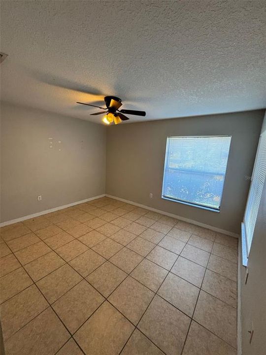 For Rent: $1,850 (3 beds, 2 baths, 1940 Square Feet)