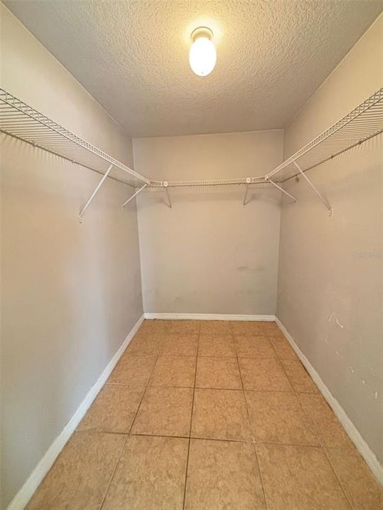 For Rent: $1,850 (3 beds, 2 baths, 1940 Square Feet)