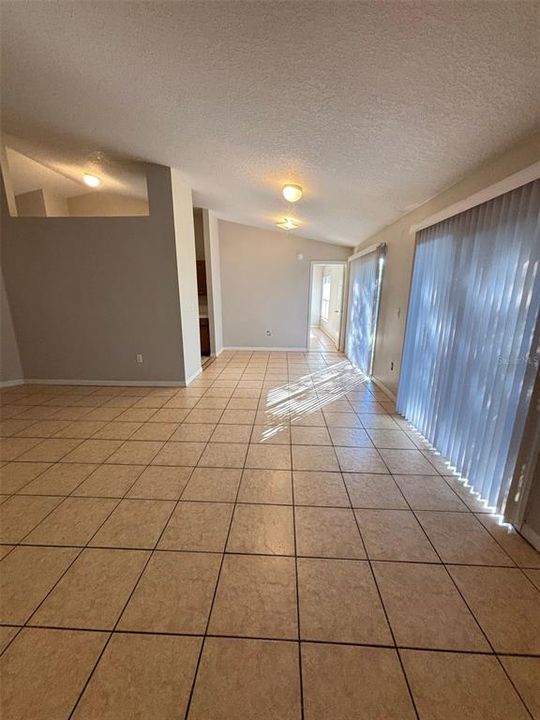 For Rent: $1,850 (3 beds, 2 baths, 1940 Square Feet)