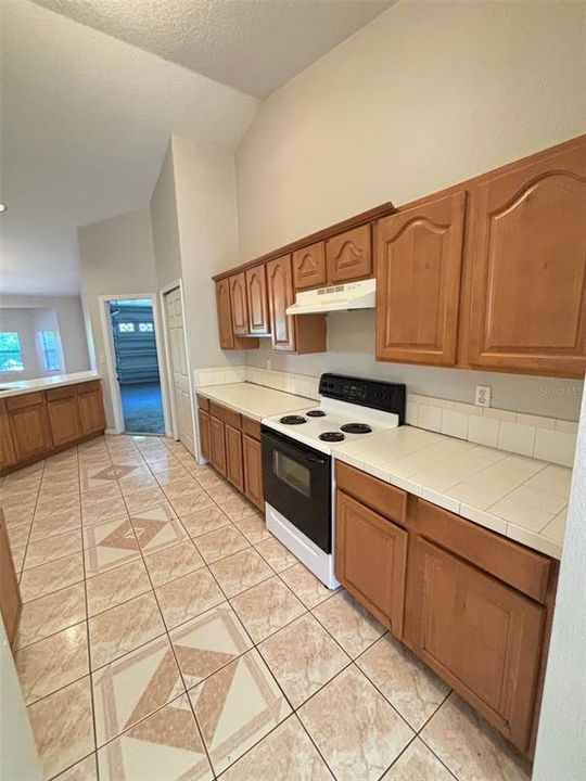 For Rent: $1,850 (3 beds, 2 baths, 1940 Square Feet)