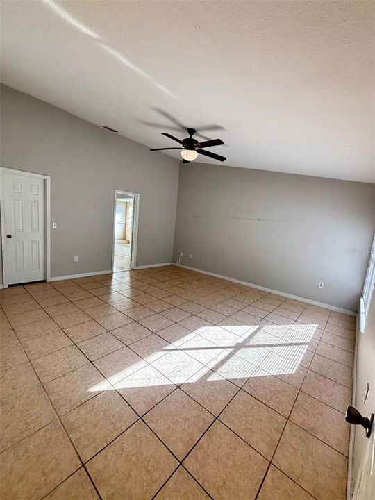 For Rent: $1,850 (3 beds, 2 baths, 1940 Square Feet)