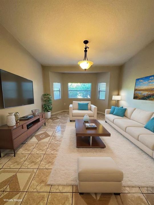 For Rent: $1,850 (3 beds, 2 baths, 1940 Square Feet)