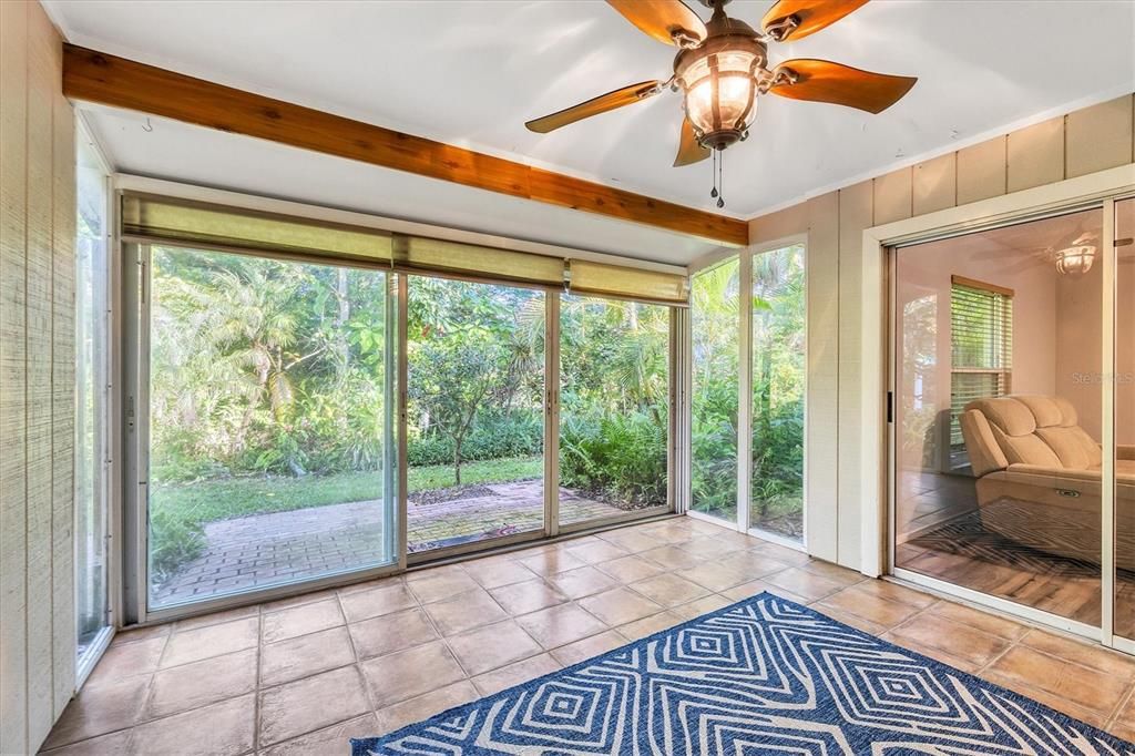 待售: $180,000 (2 贝兹, 2 浴室, 966 平方英尺)