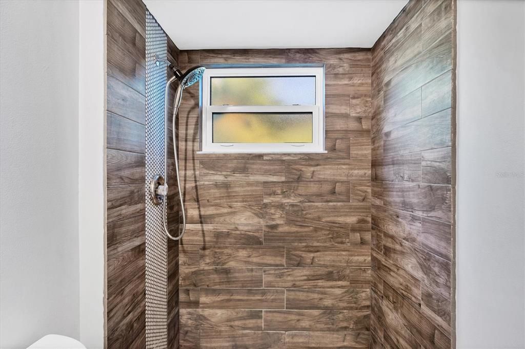 待售: $180,000 (2 贝兹, 2 浴室, 966 平方英尺)