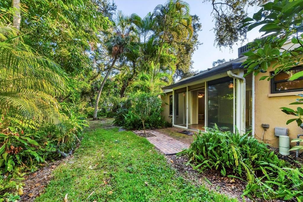 待售: $180,000 (2 贝兹, 2 浴室, 966 平方英尺)