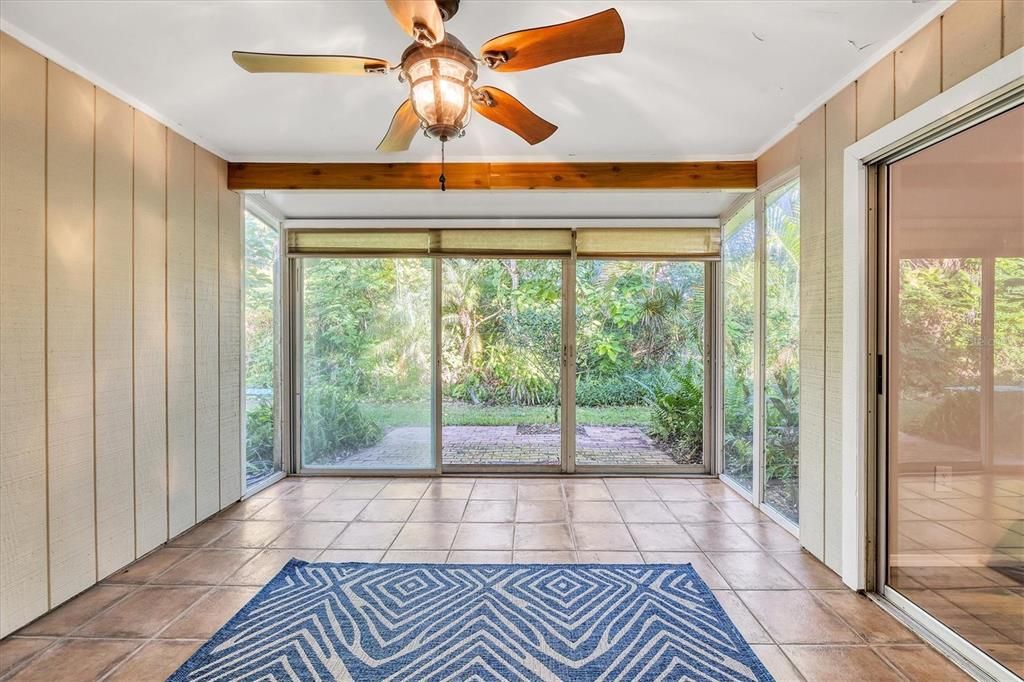 待售: $180,000 (2 贝兹, 2 浴室, 966 平方英尺)