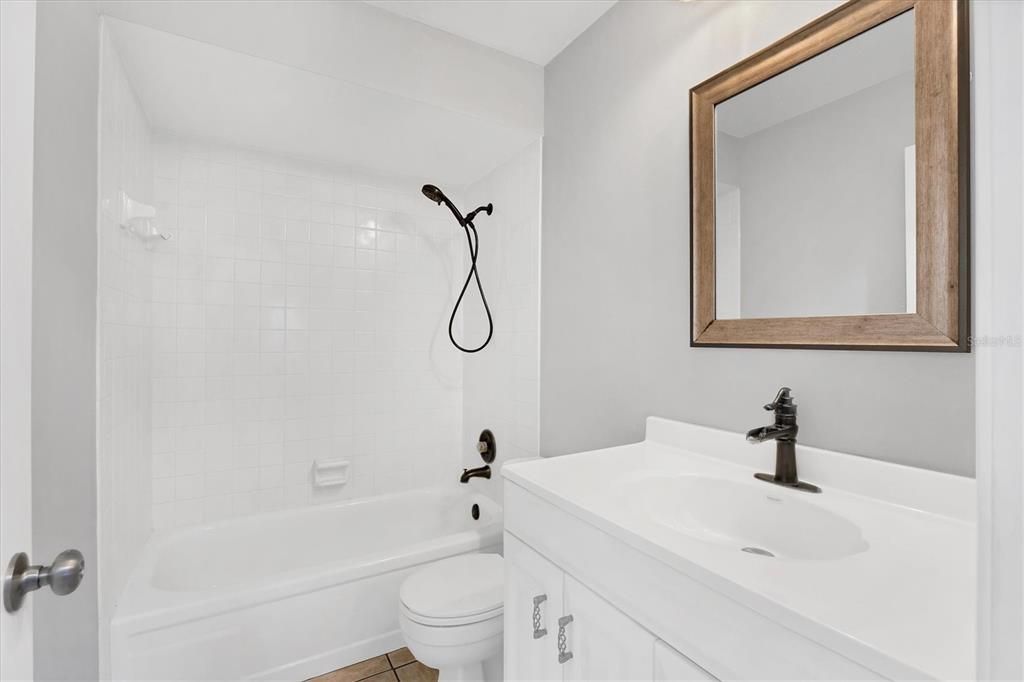 待售: $180,000 (2 贝兹, 2 浴室, 966 平方英尺)