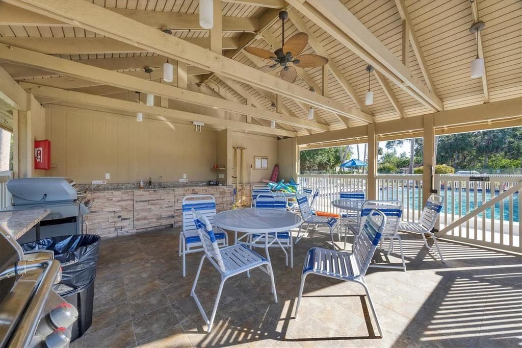 待售: $180,000 (2 贝兹, 2 浴室, 966 平方英尺)