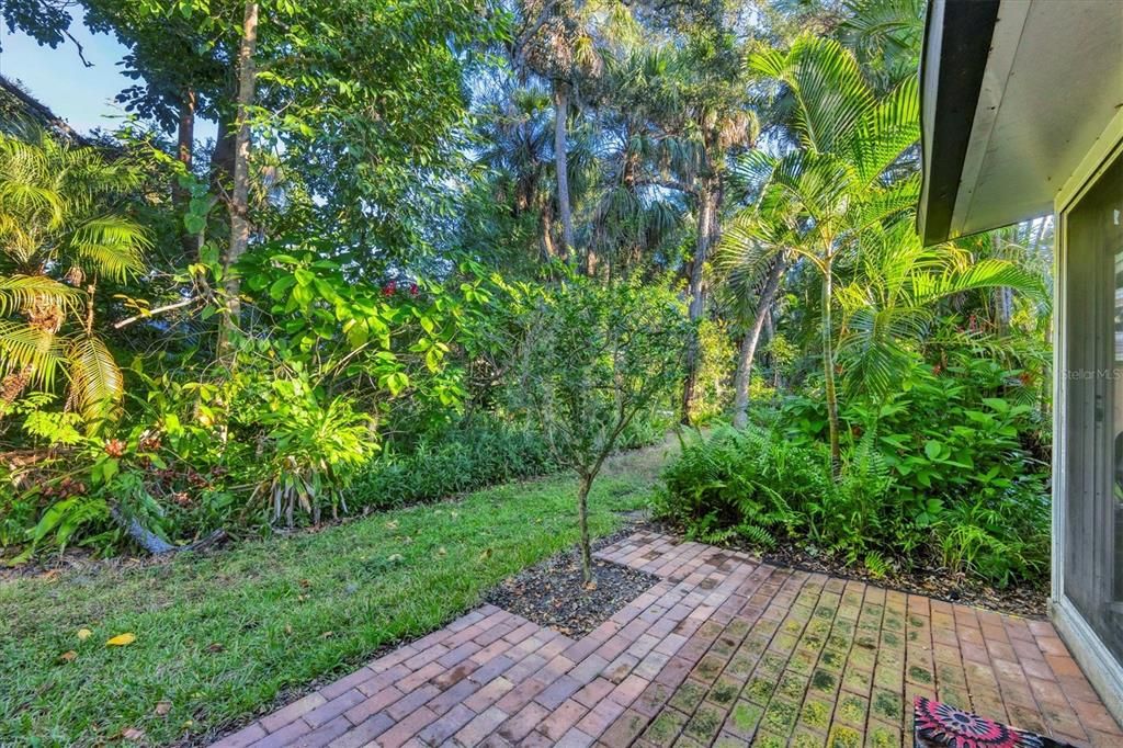 待售: $180,000 (2 贝兹, 2 浴室, 966 平方英尺)