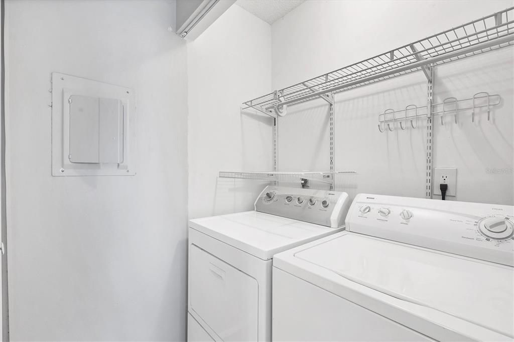 待售: $180,000 (2 贝兹, 2 浴室, 966 平方英尺)