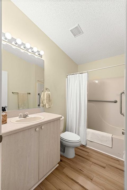 На продажу: $235,000 (2 спален, 2 ванн, 1156 Квадратных фут)