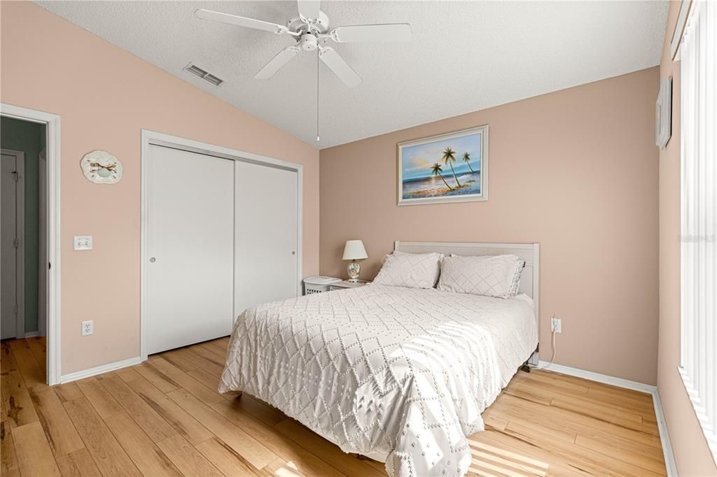 На продажу: $235,000 (2 спален, 2 ванн, 1156 Квадратных фут)