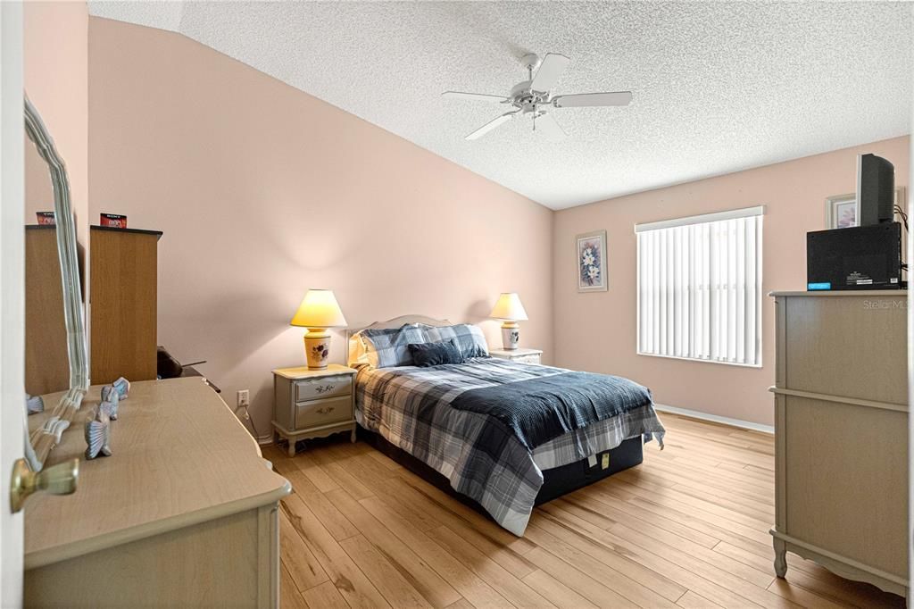 На продажу: $235,000 (2 спален, 2 ванн, 1156 Квадратных фут)