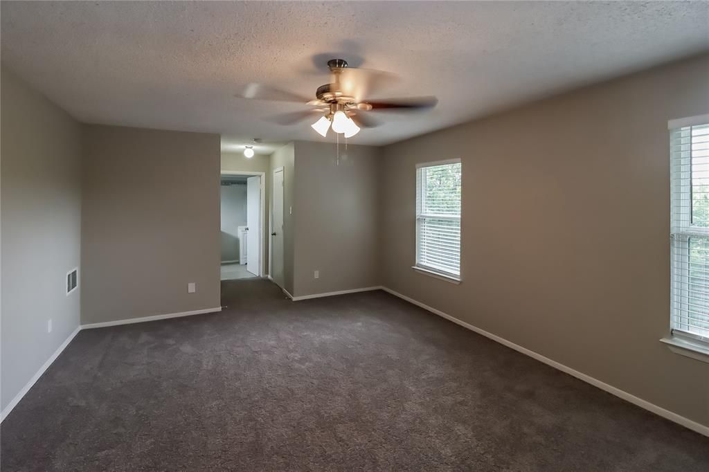 For Rent: $2,645 (4 beds, 3 baths, 3184 Square Feet)