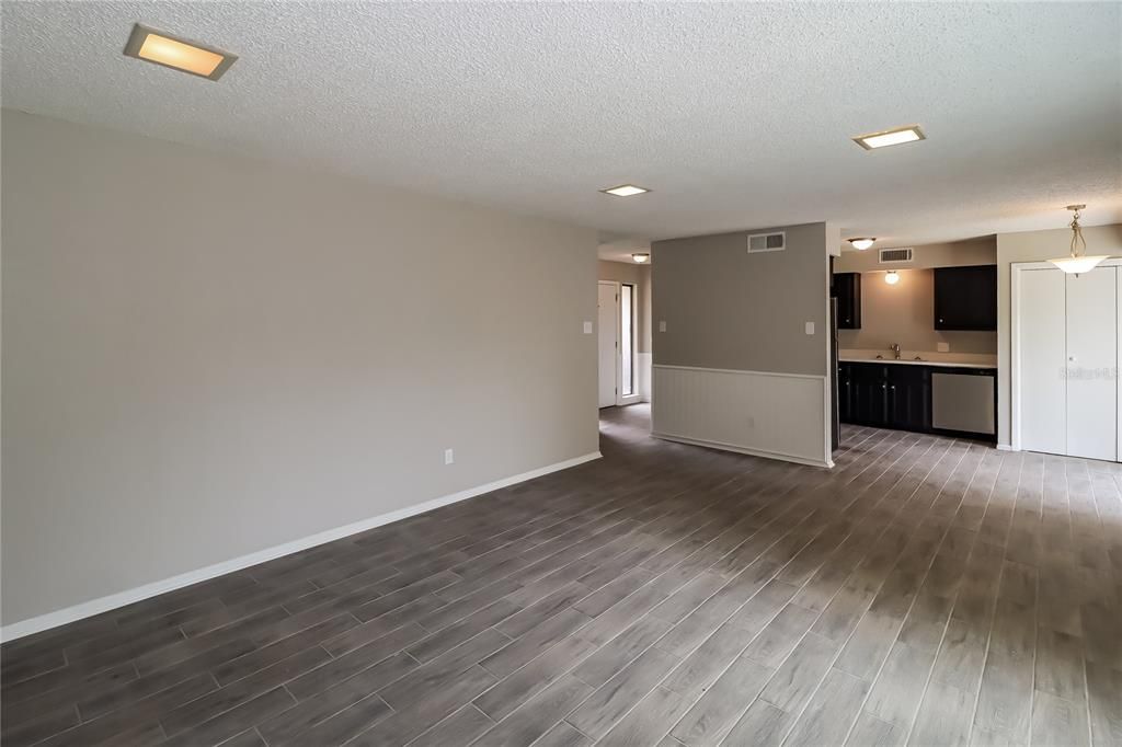 For Rent: $2,645 (4 beds, 3 baths, 3184 Square Feet)