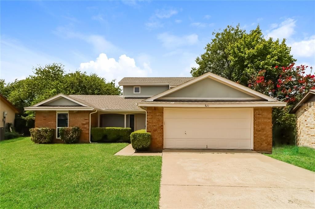 For Rent: $2,645 (4 beds, 3 baths, 3184 Square Feet)