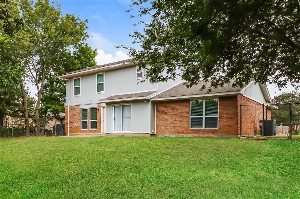 For Rent: $2,645 (4 beds, 3 baths, 3184 Square Feet)