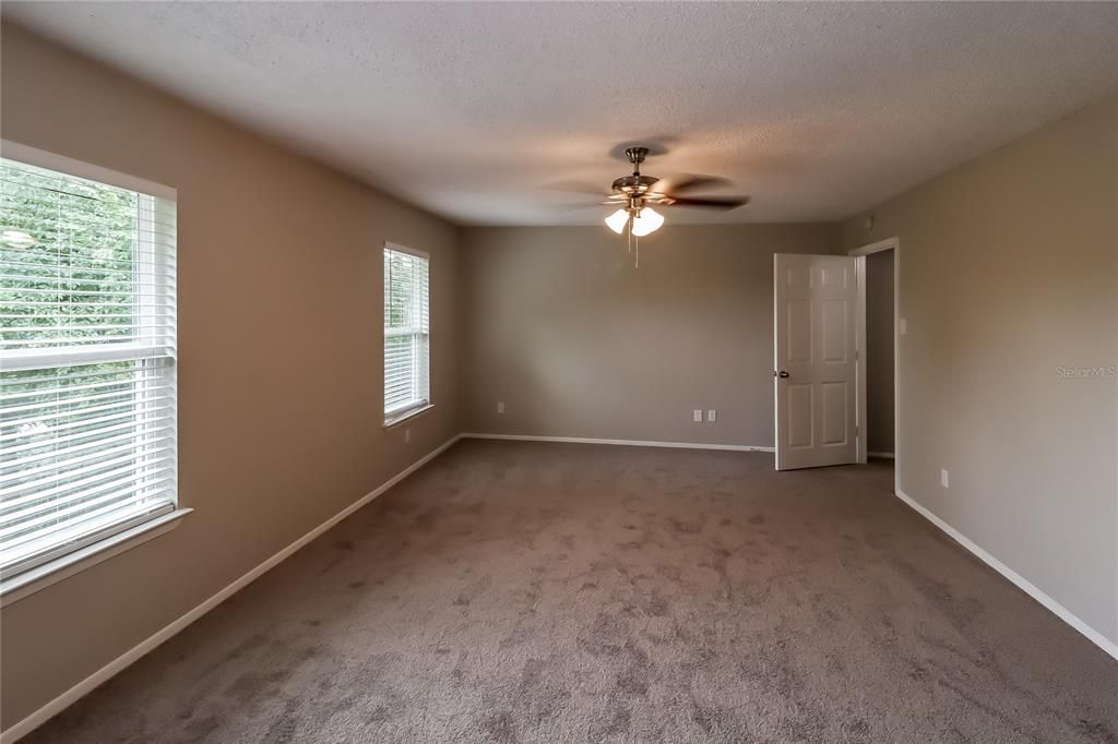 For Rent: $2,645 (4 beds, 3 baths, 3184 Square Feet)