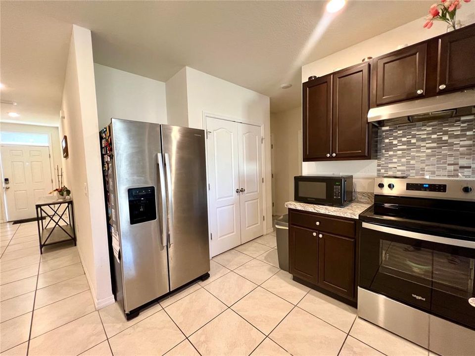 For Sale: $285,000 (3 beds, 2 baths, 1426 Square Feet)