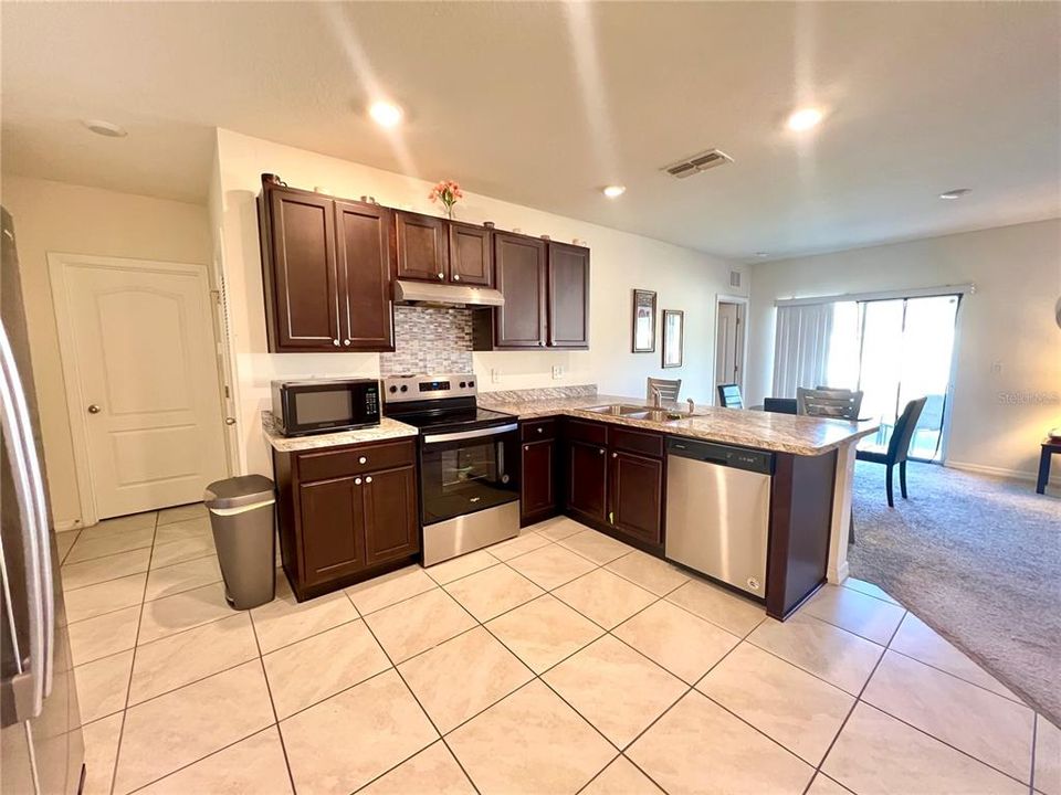 For Sale: $285,000 (3 beds, 2 baths, 1426 Square Feet)